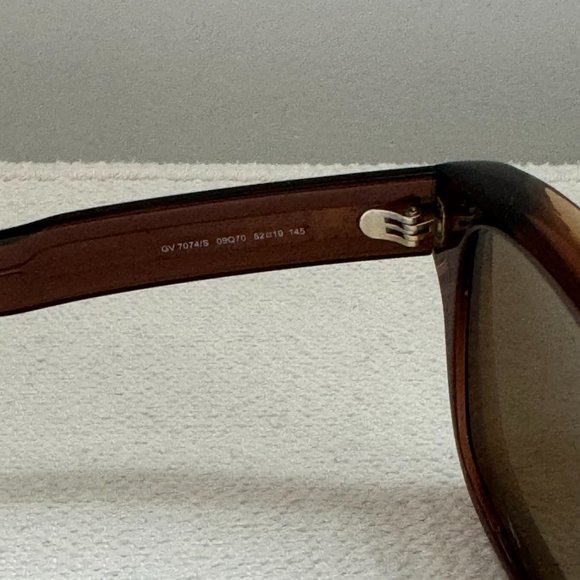 GIVENCHY - OVERSIZED Y2K SUNGLASSES - Picture 6 of 9